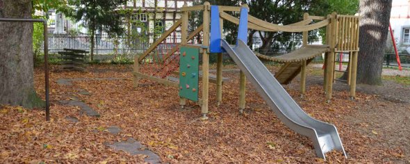 Oberwinter: Spielplatz an der Evangelischen Kirche Oberwinter: Spielplatz an der Evangelischen Kirche