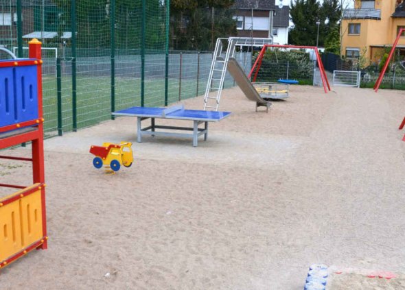 Remagen: Abenteuerspielplatz und Bolzplatz Friesenstraße Remagen: Abenteuerspielplatz und Bolzplatz Friesenstraße
