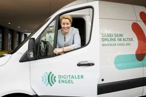 Foto: Franziska Giffey, Bundesministerin für Familie, Frauen, Senioren und Jugend ist Schirmherrin des Infomobils Digitaler Engel von Deutschland sicher im Netz e.V. Stadt Remagen