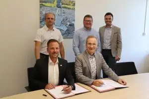 Vorne: Bürgermeister Björn Ingendahl, Stadt Remagen (l.), Bürgermeister Andreas Geron, Stadt Sinzig (r.) Hinten: Marc Göttlicher, Büroleiter Stadt Remagen (l.), Carsten Lohre, Werkleiter Stadtwerke Sinzig (m.), Christian Weidenbach, Büroleiter Stadt Sinzig (r.)