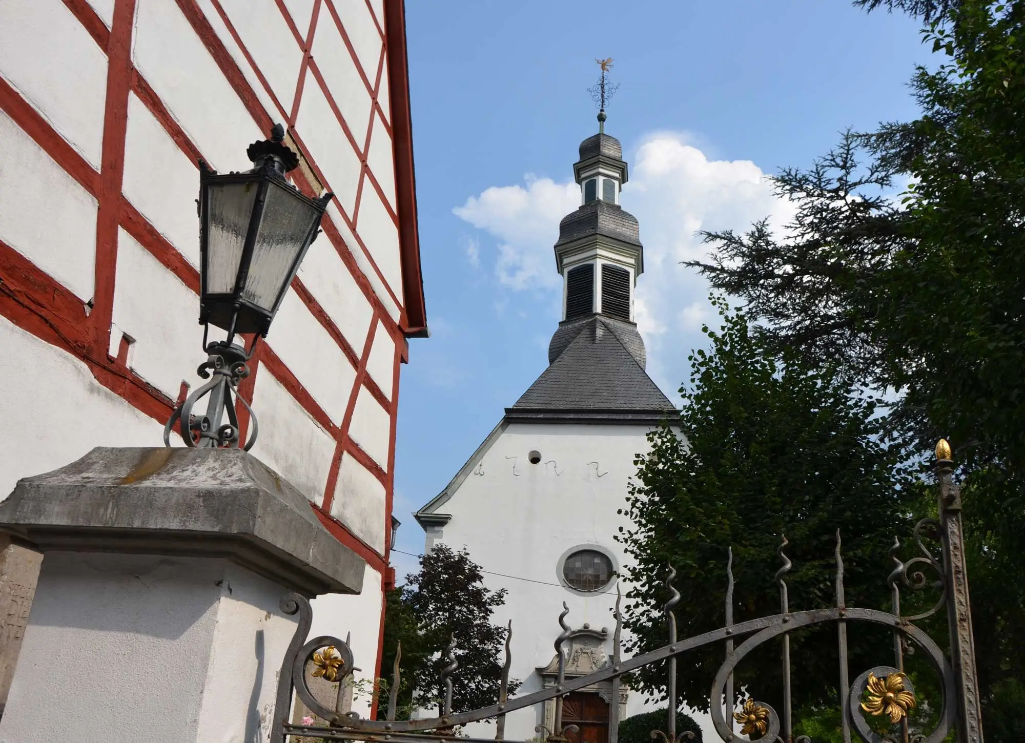 Evangelische Kirche, altes Pfarrhaus