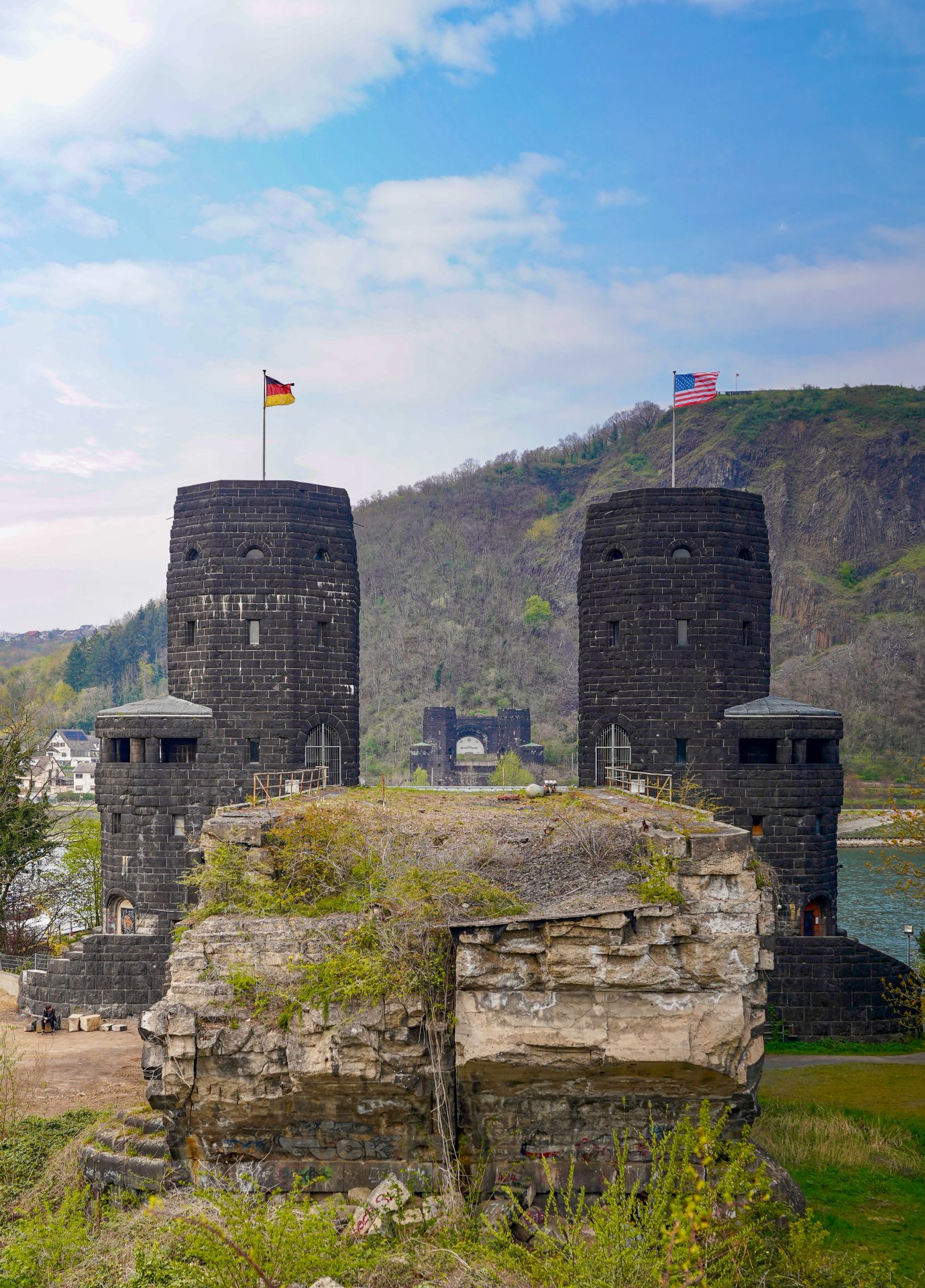 Brückentürme mit Blick auf Erpeler Ley