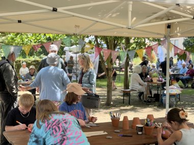 Kreative Angebote für Kinder, gute Gespräche und entspannte Stunden im Grünen prägten die besondere Atmosphäre des Stadtgartenfestes.