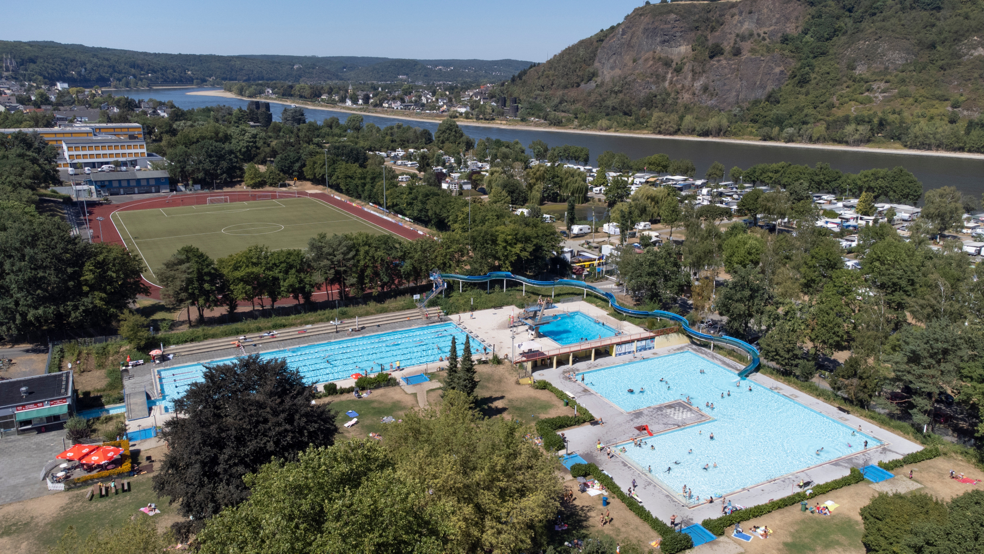Freizeitbad Remagen (Drohnenaufnahme) Freizeitbad Remagen (Drohnenaufnahme)
