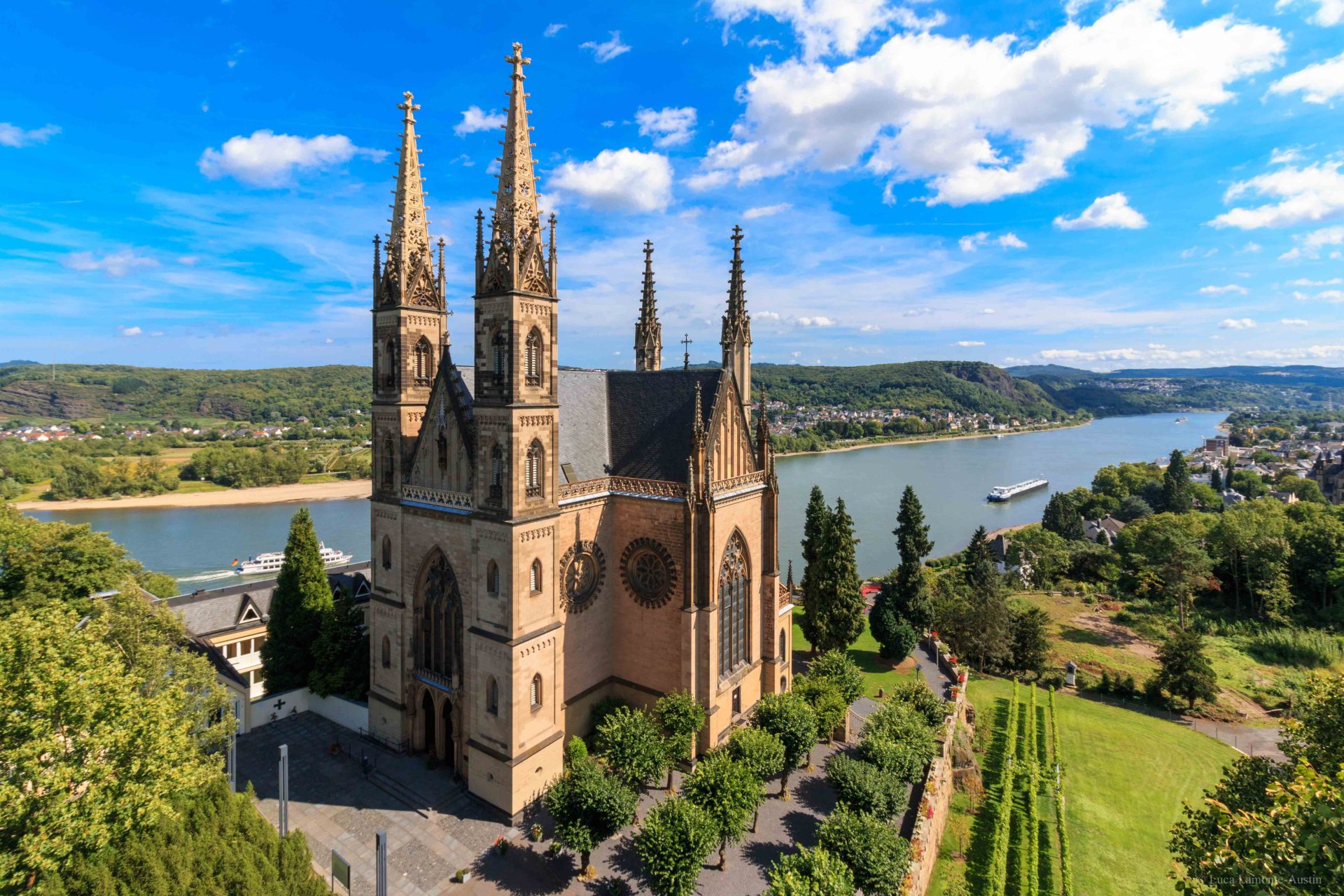 Apollinariskirche mit Rheinblick und Weinberg Apollinariskirche mit Rheinblick und Weinberg