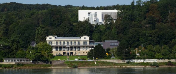 Arp Museum vor dem Rhein Arp Museum vor dem Rhein