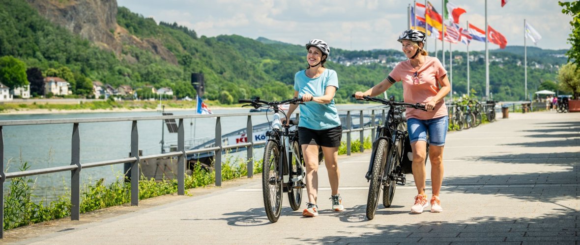 Radfahrer am Rhein Radfahrer am Rhein