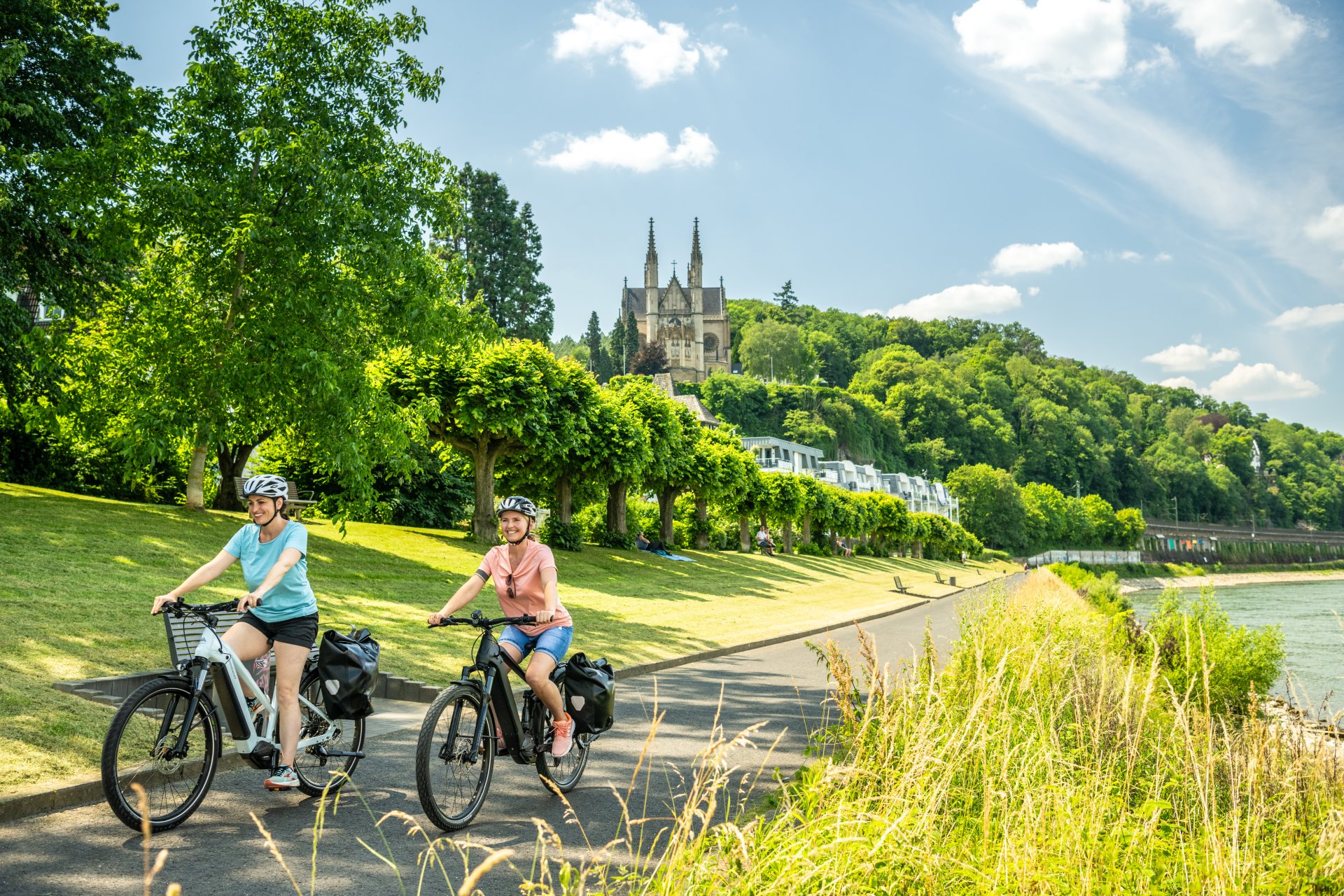 Radfahrer am Rhein Radfahrer am Rhein